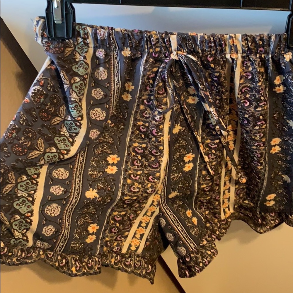 Patterned shorts - Picture 2 of 5